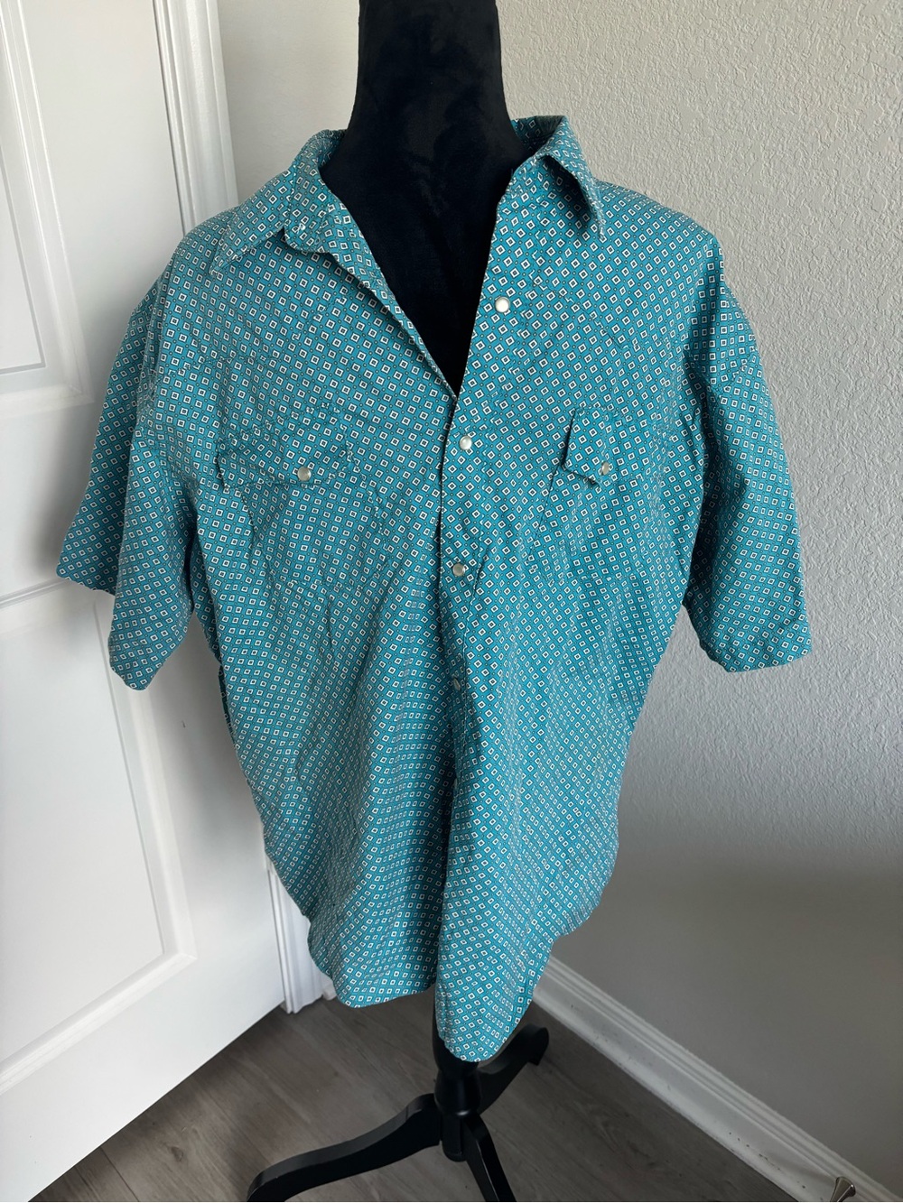 Wrangler Men’s turquoise short-sleeve pearl button up shirt size XL